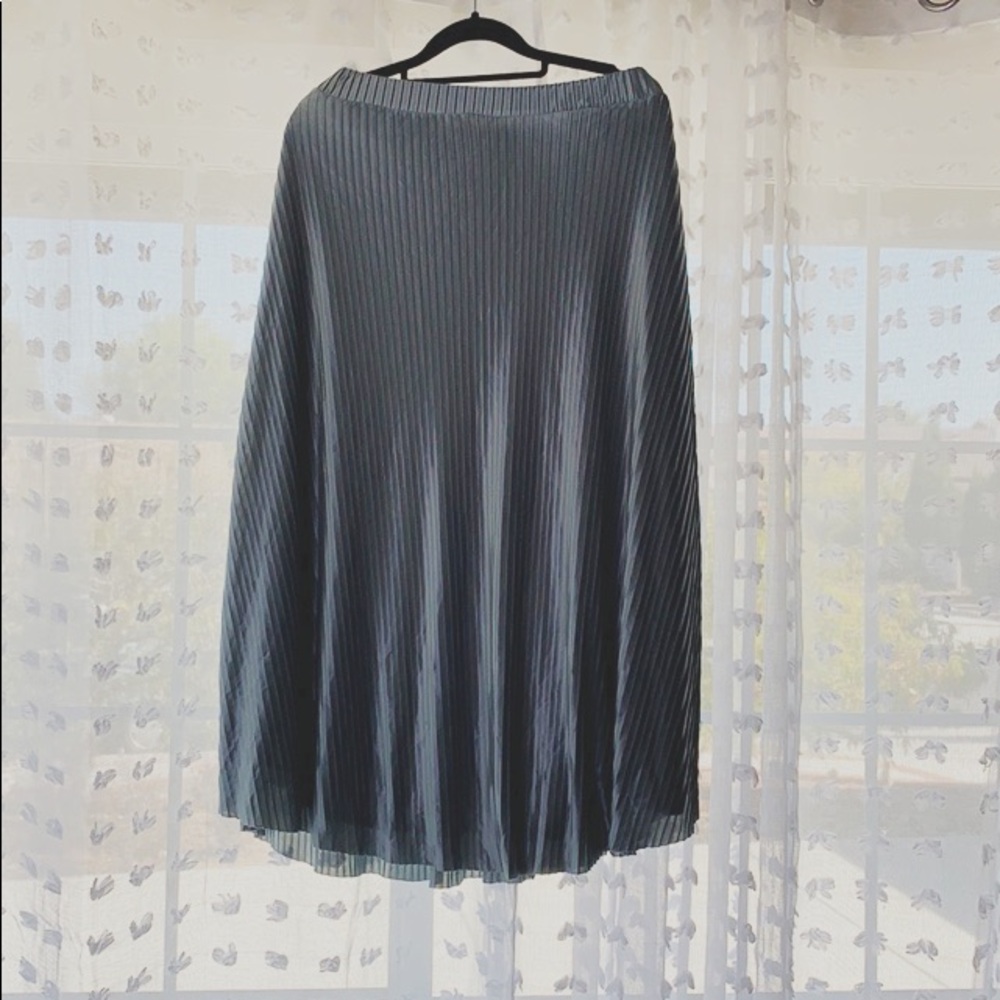 Silver pleated skirt